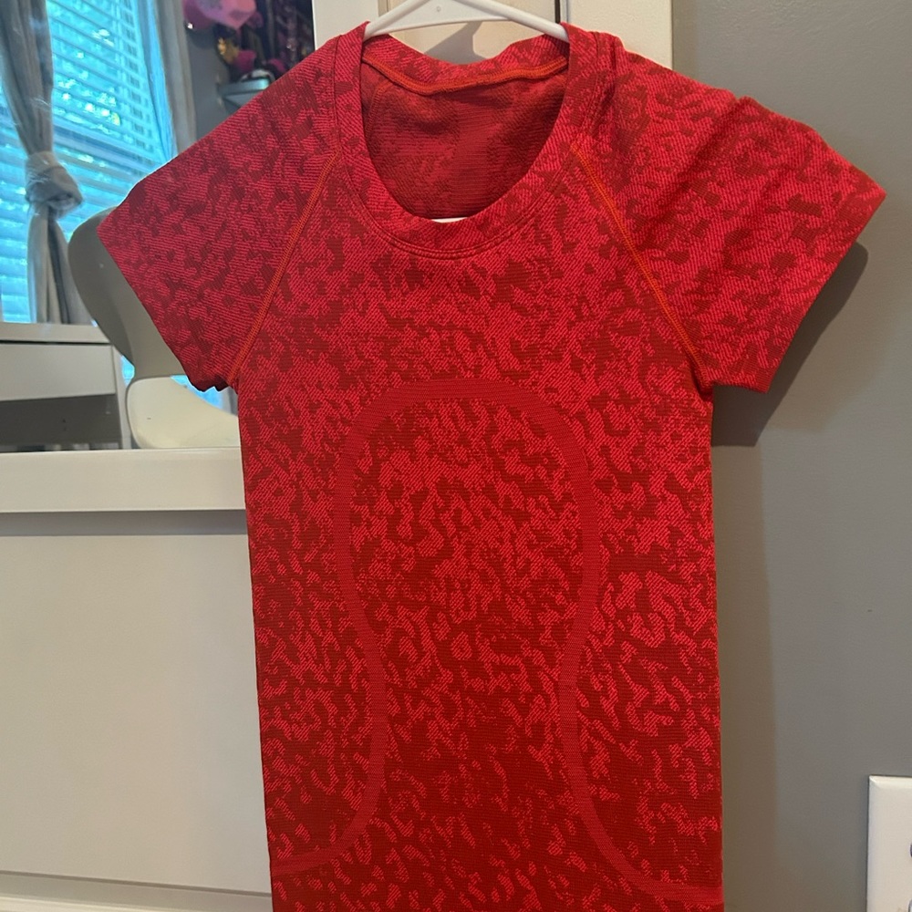 LULULEMON SWIFTLY RED
